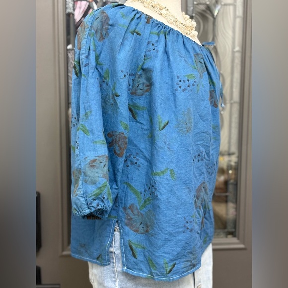 Linen Blend by Hester & Orchard Delicate Floral Pattern On/Off the Shoulder Top - Picture 4 of 6